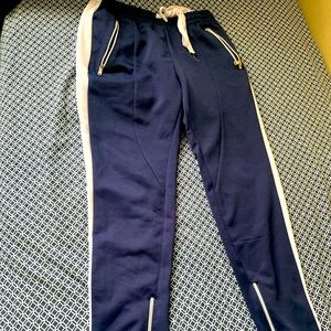 Jogger with zip on each sides fits 34-36